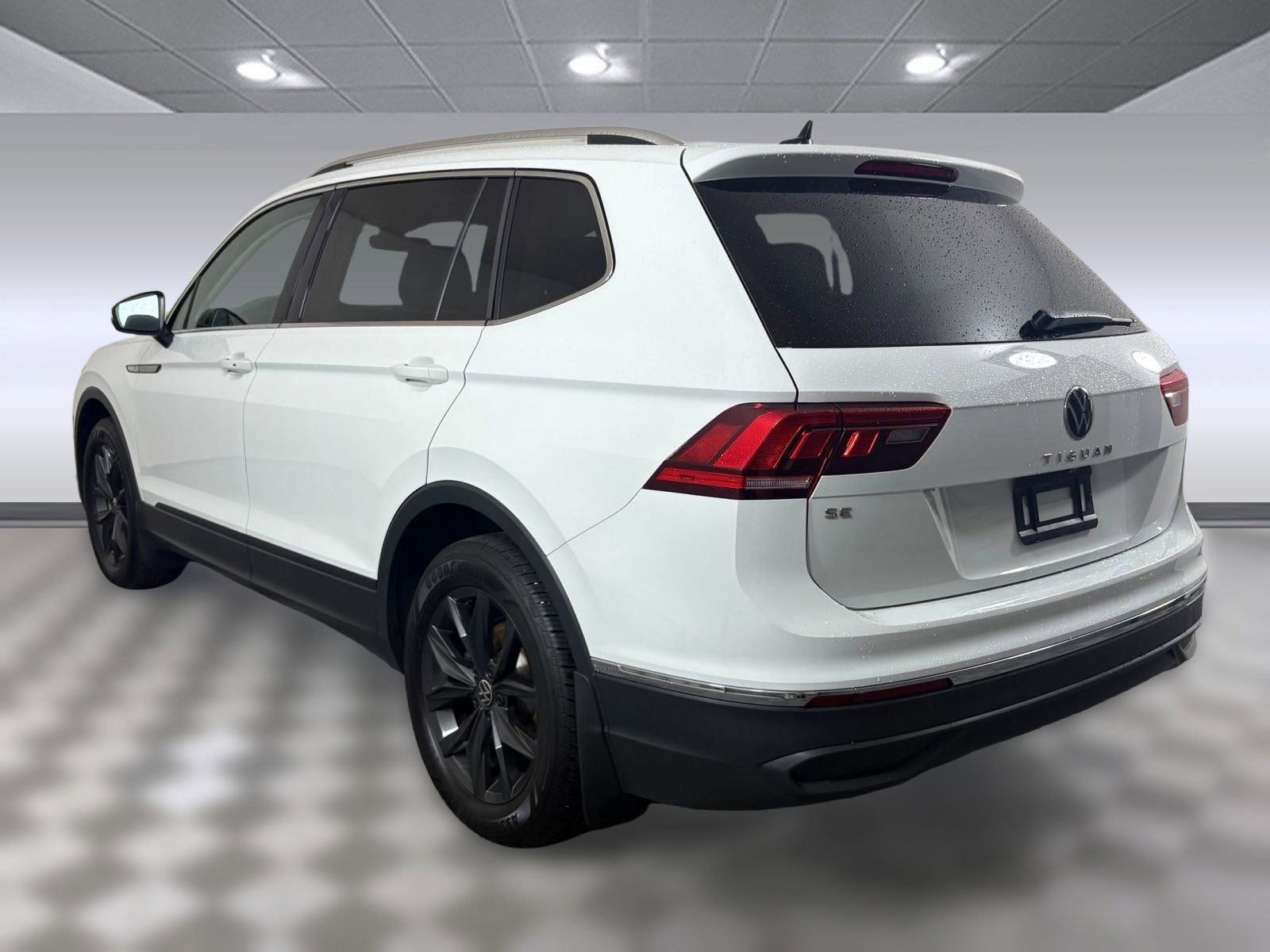 2024 Volkswagen Tiguan SE Wolfsburg Edition photo 3