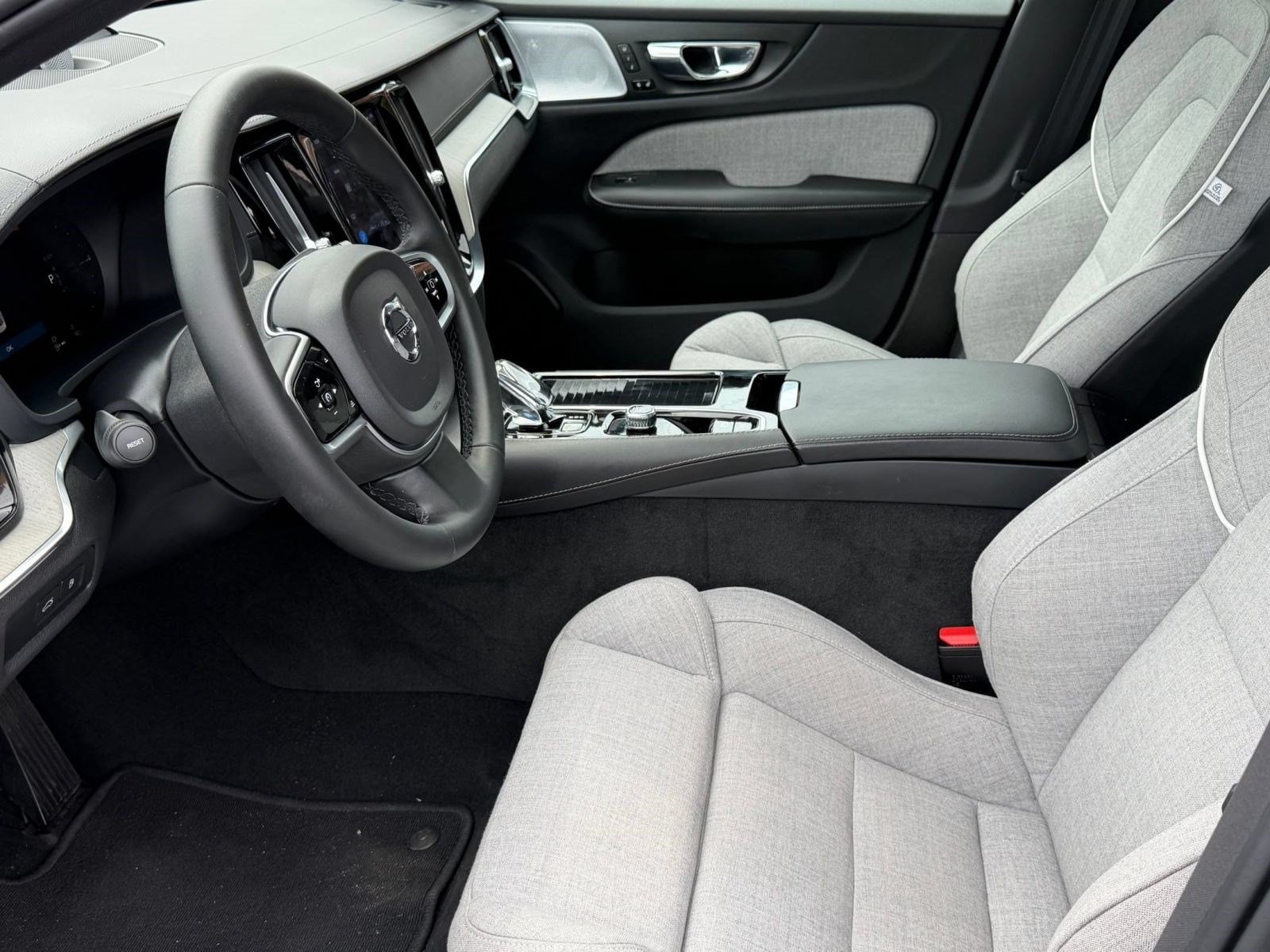 S60 Recharge Plug-In Hybrid Ultimate Dark Theme T8 EAWD PHEV Ultimate Dark Theme