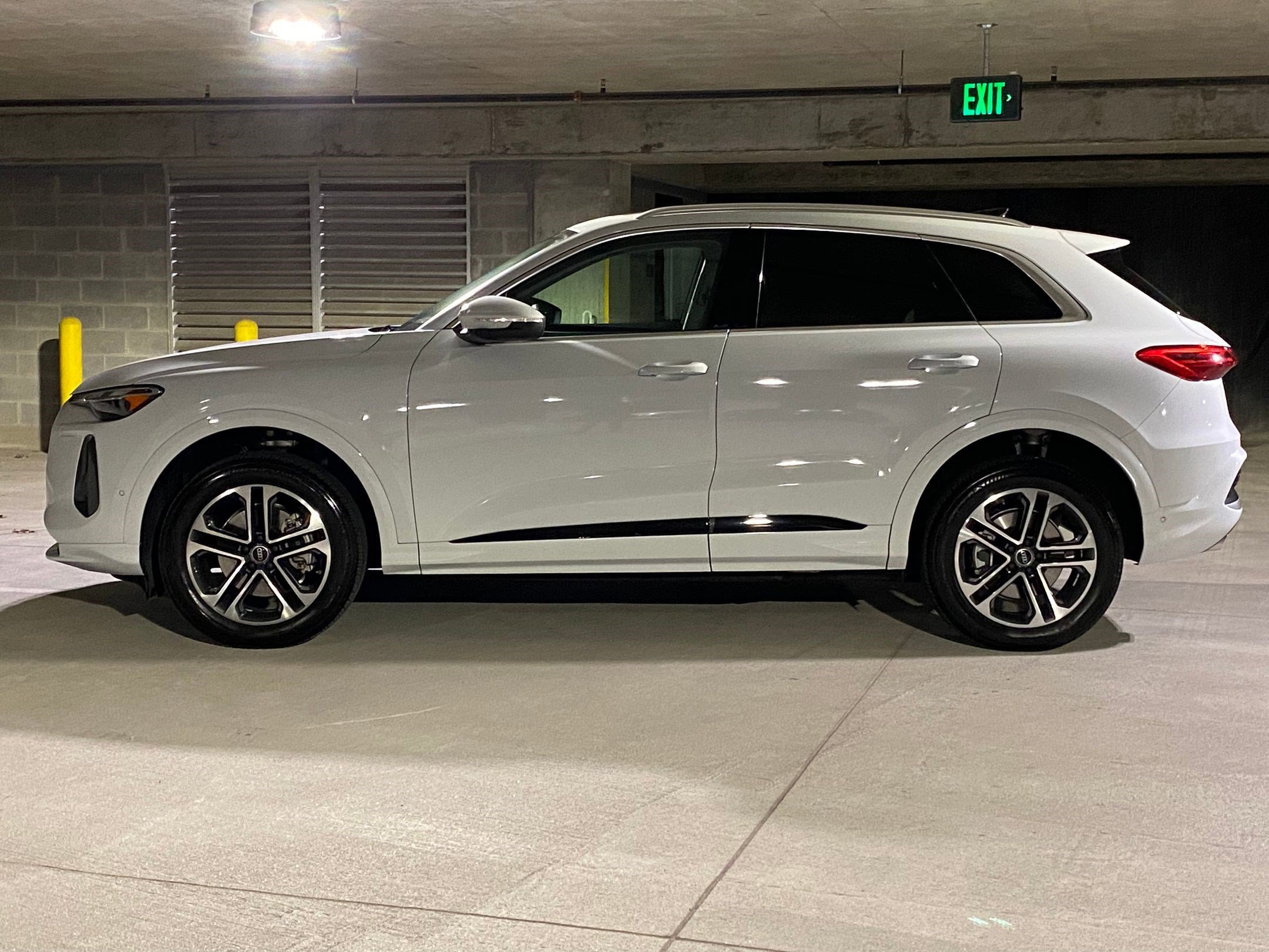 2025 Audi Q5 Premium TFSI photo 2