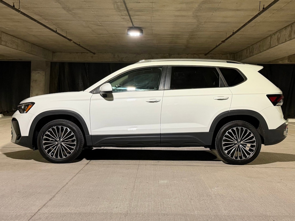 Used 2025 Volkswagen Taos SE SE FWD
