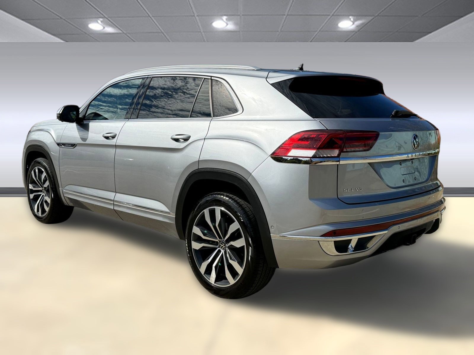 2023 Volkswagen Atlas Cross Sport V6 SEL Premium R-Line photo 3
