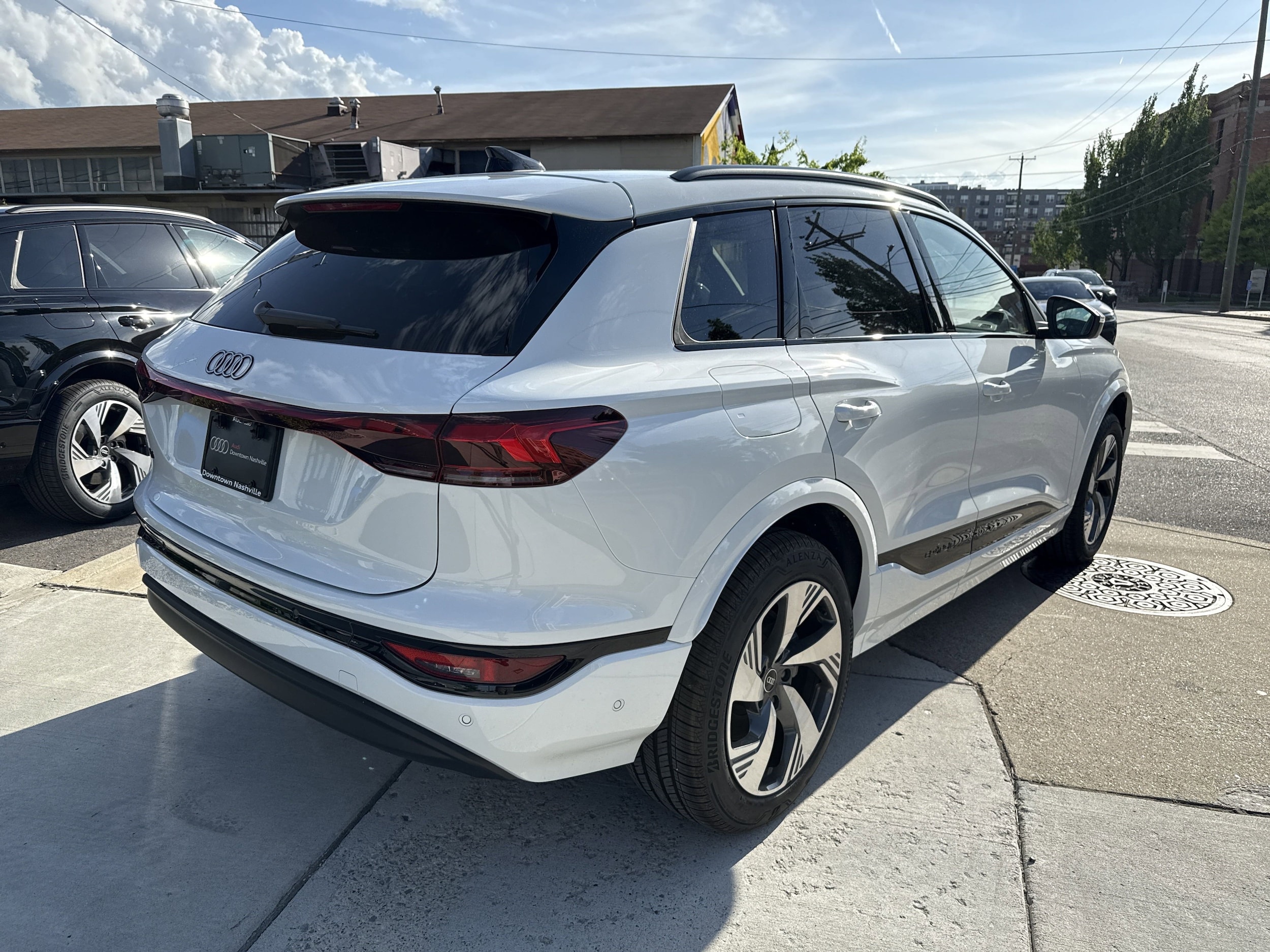 Amazon | △超希少！白！AUDI 特注！1/18 アウディ NEW Q6 SUV