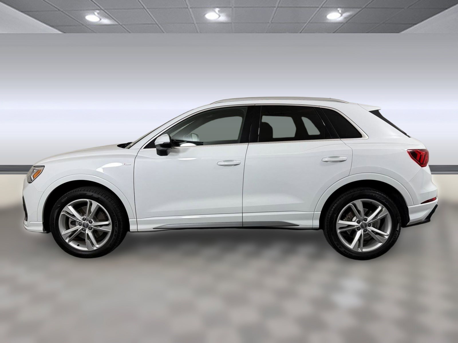 2021 Audi Q3 S line Premium Plus 45 TFSI photo 2