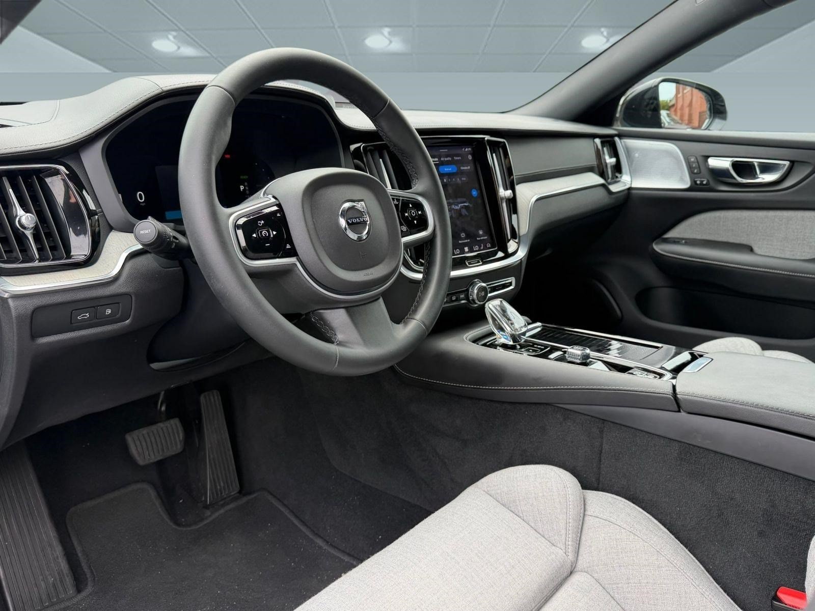 S60 Recharge Plug-In Hybrid Ultimate Dark Theme T8 EAWD PHEV Ultimate Dark Theme