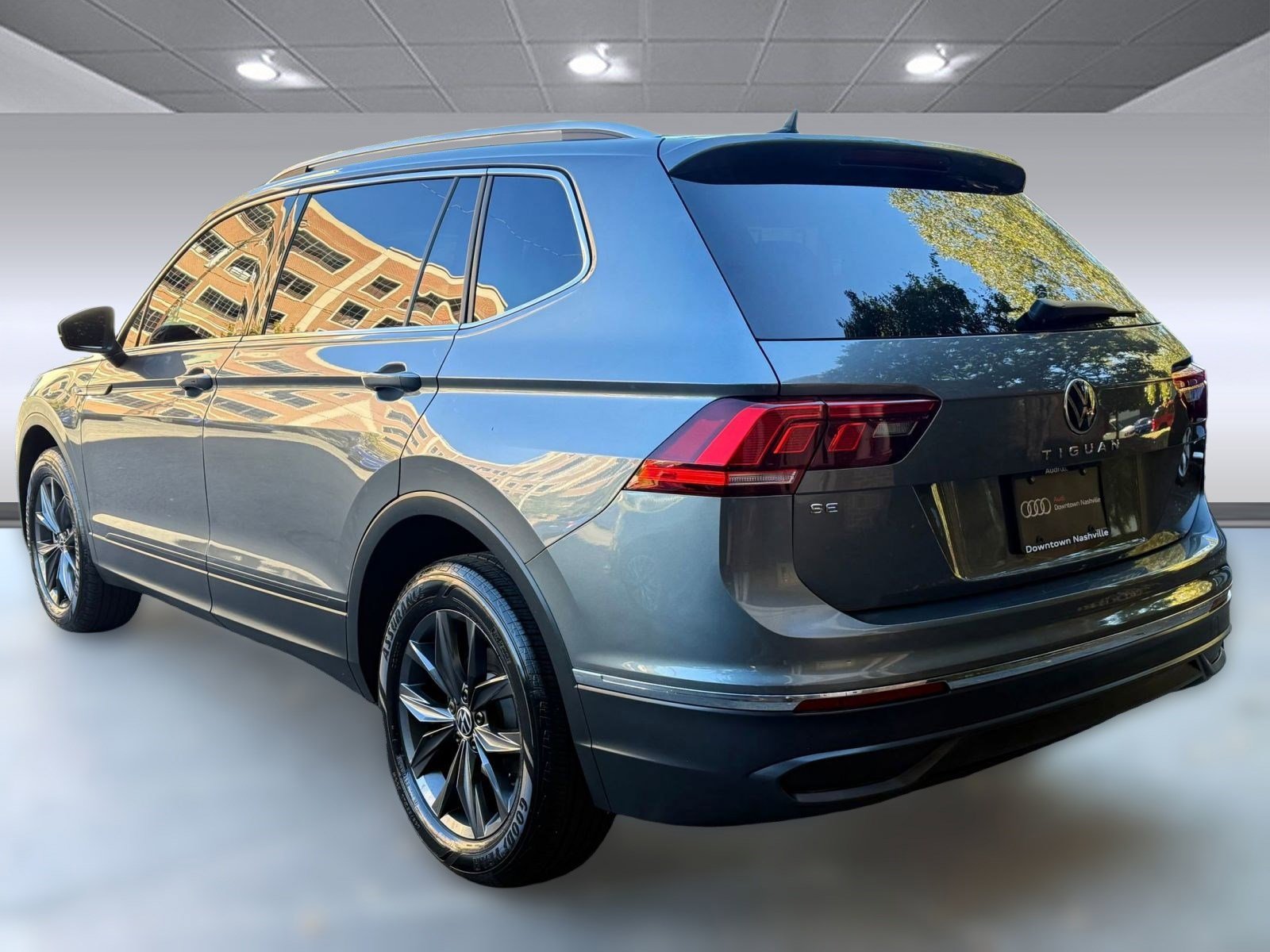 2023 Volkswagen Tiguan SE photo 3