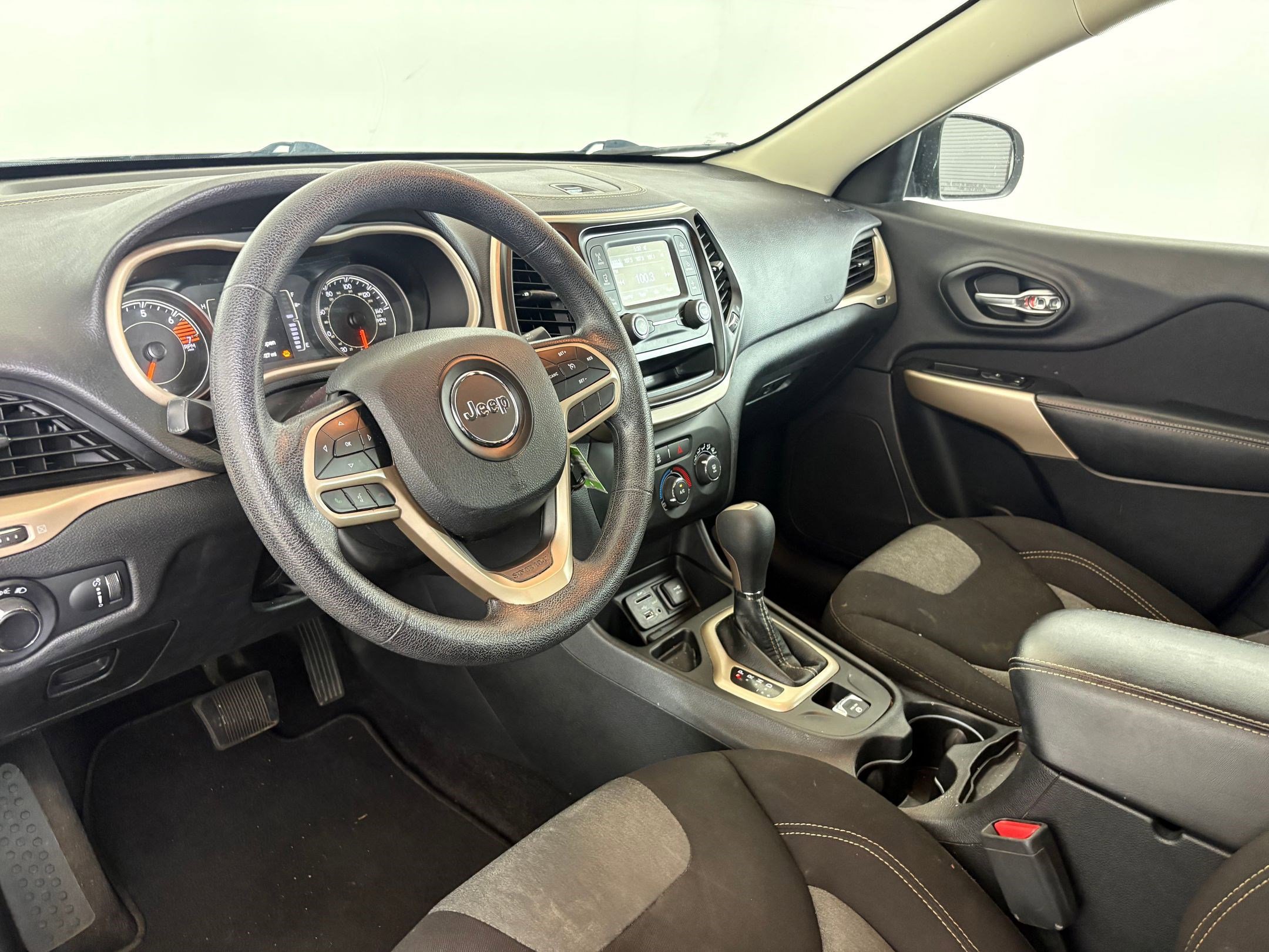 2017 Jeep Cherokee Sport photo 3