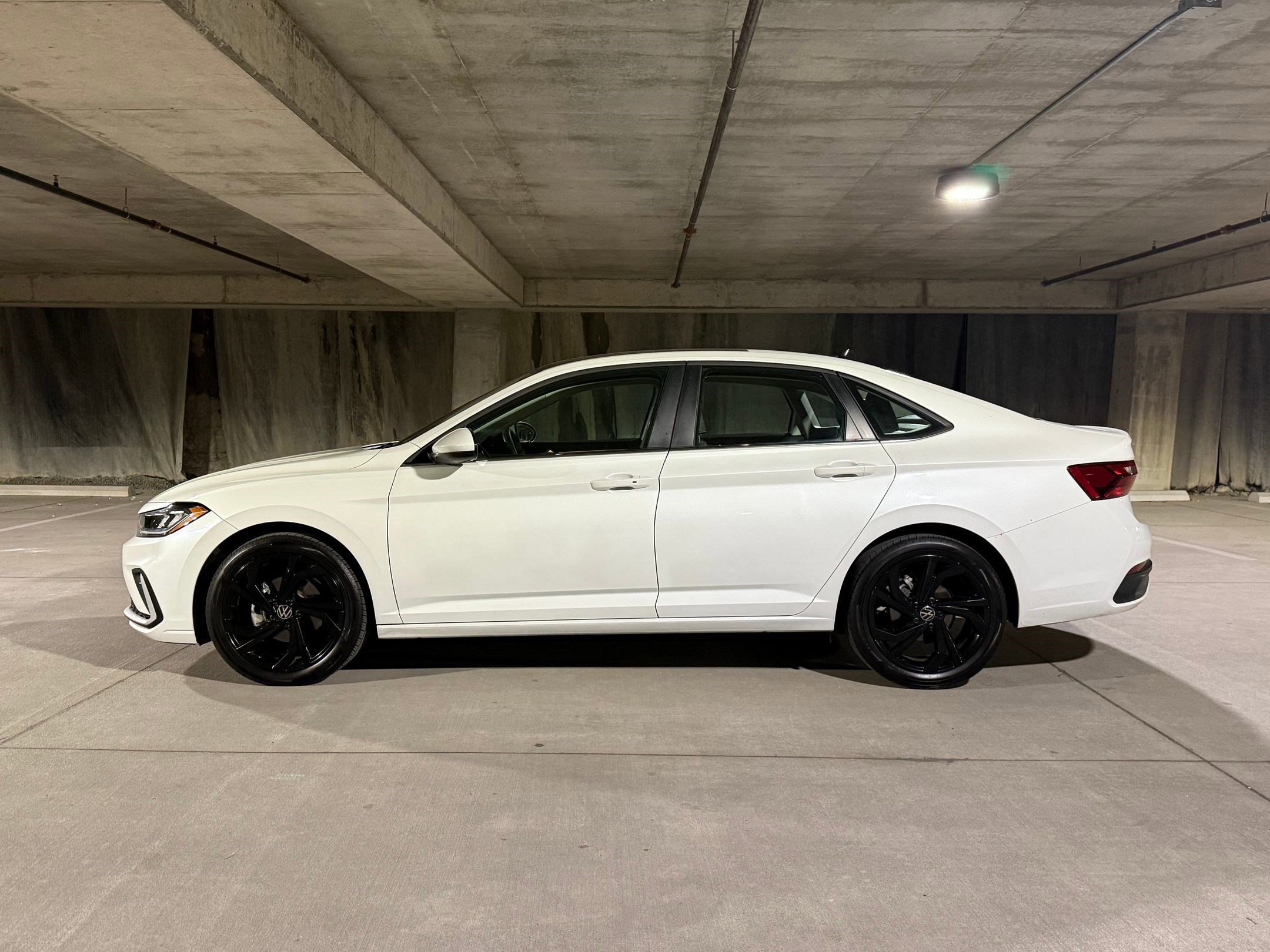 2025 Volkswagen Jetta SE photo 2