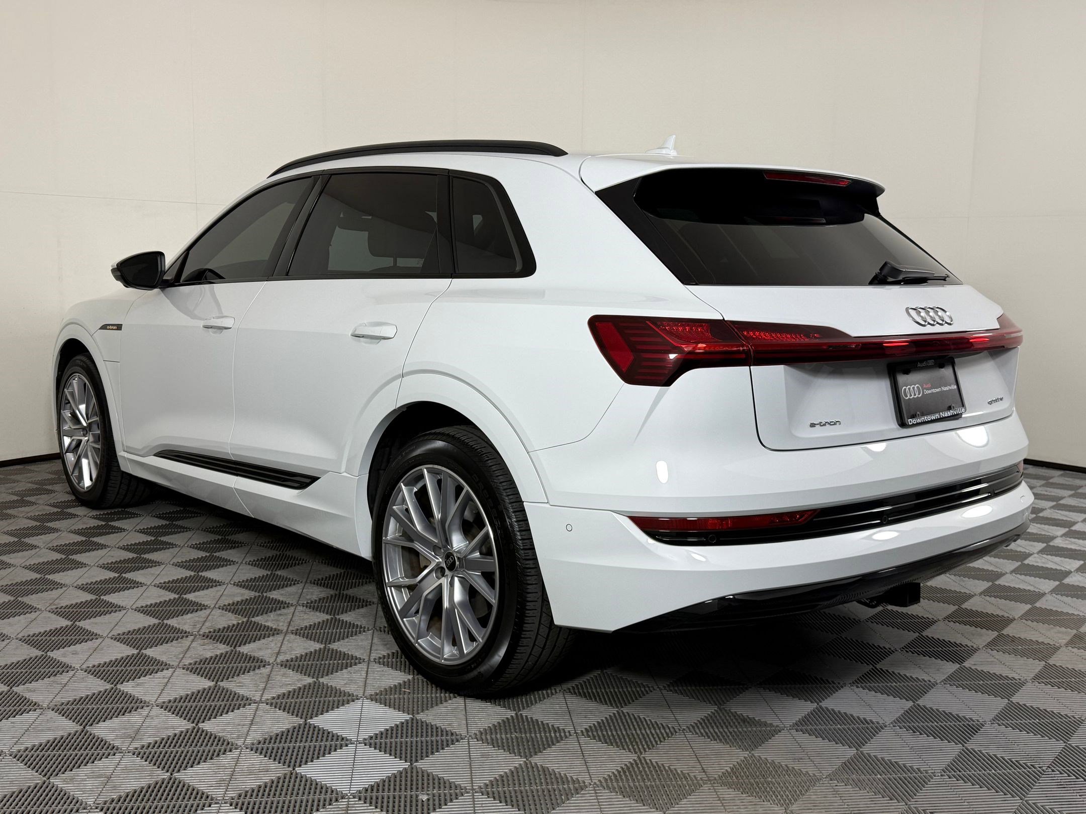 2021 Audi e-tron Prestige photo 3