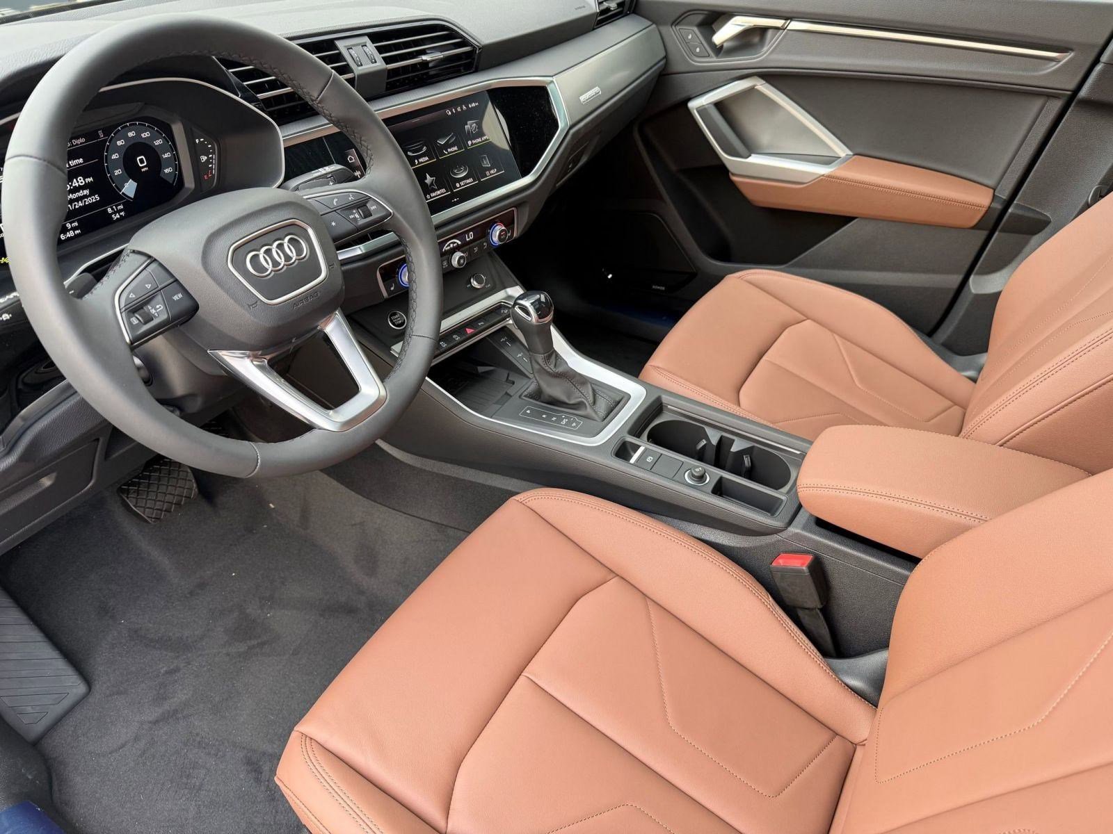 2025 Audi Q3 45 TFSI S line Premium photo 3