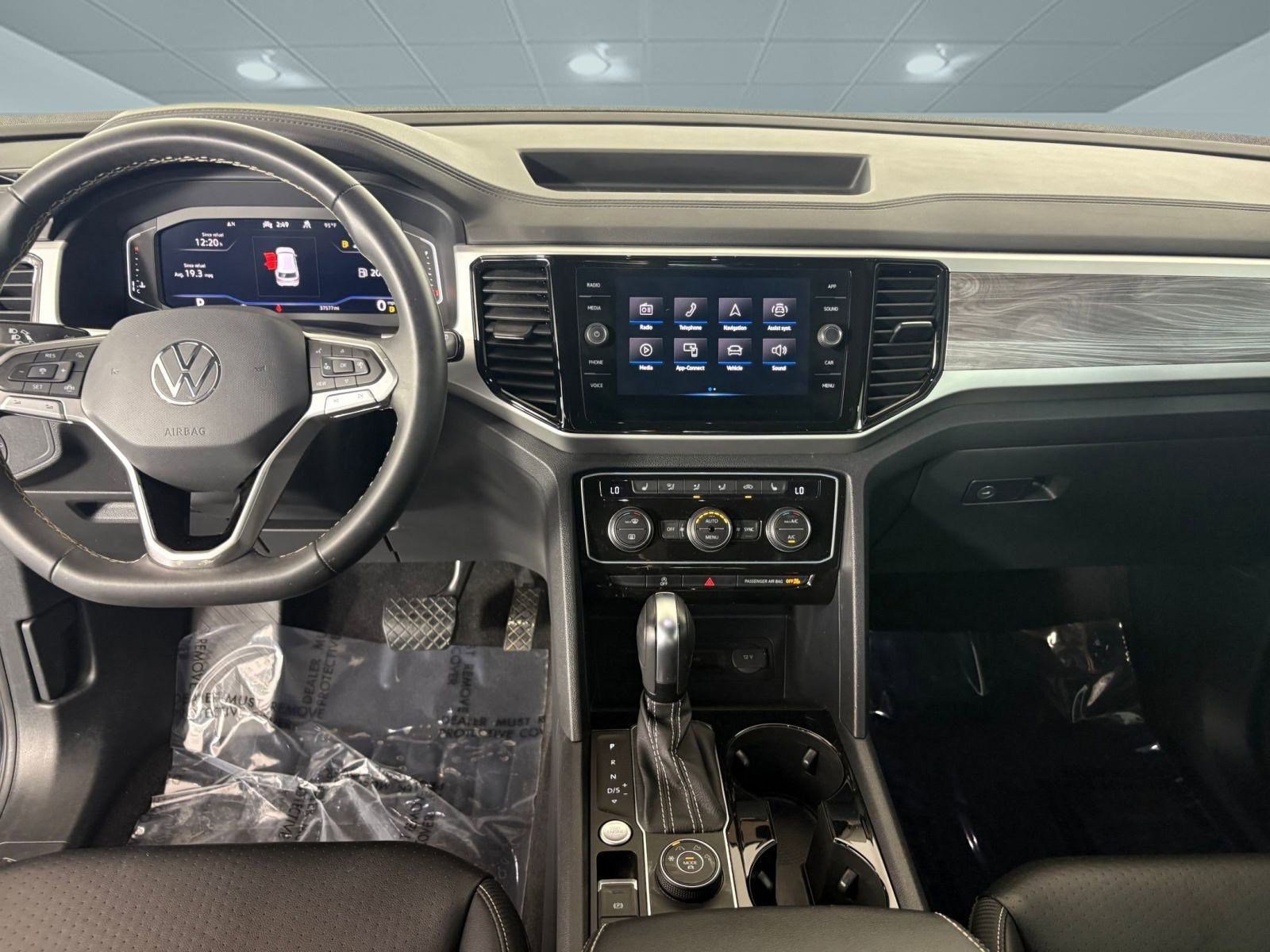 2022 Volkswagen Atlas Cross Sport V6 SE Technology photo 4