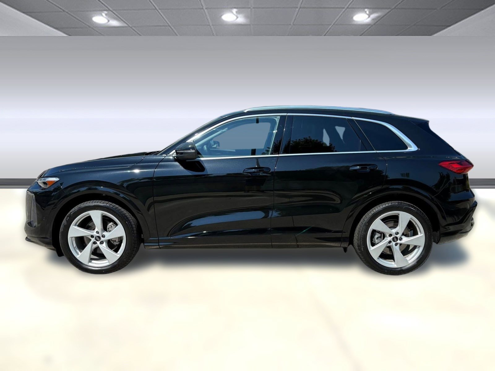 2025 Audi Q5 2.0T Prestige photo 2