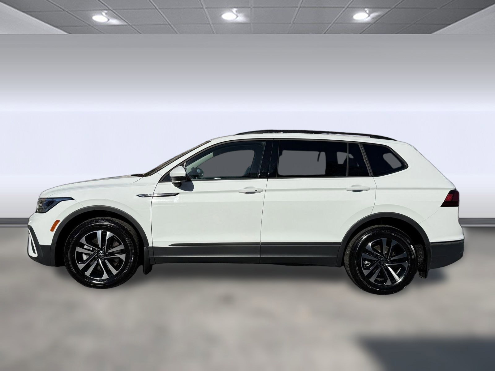 2024 Volkswagen Tiguan S photo 2