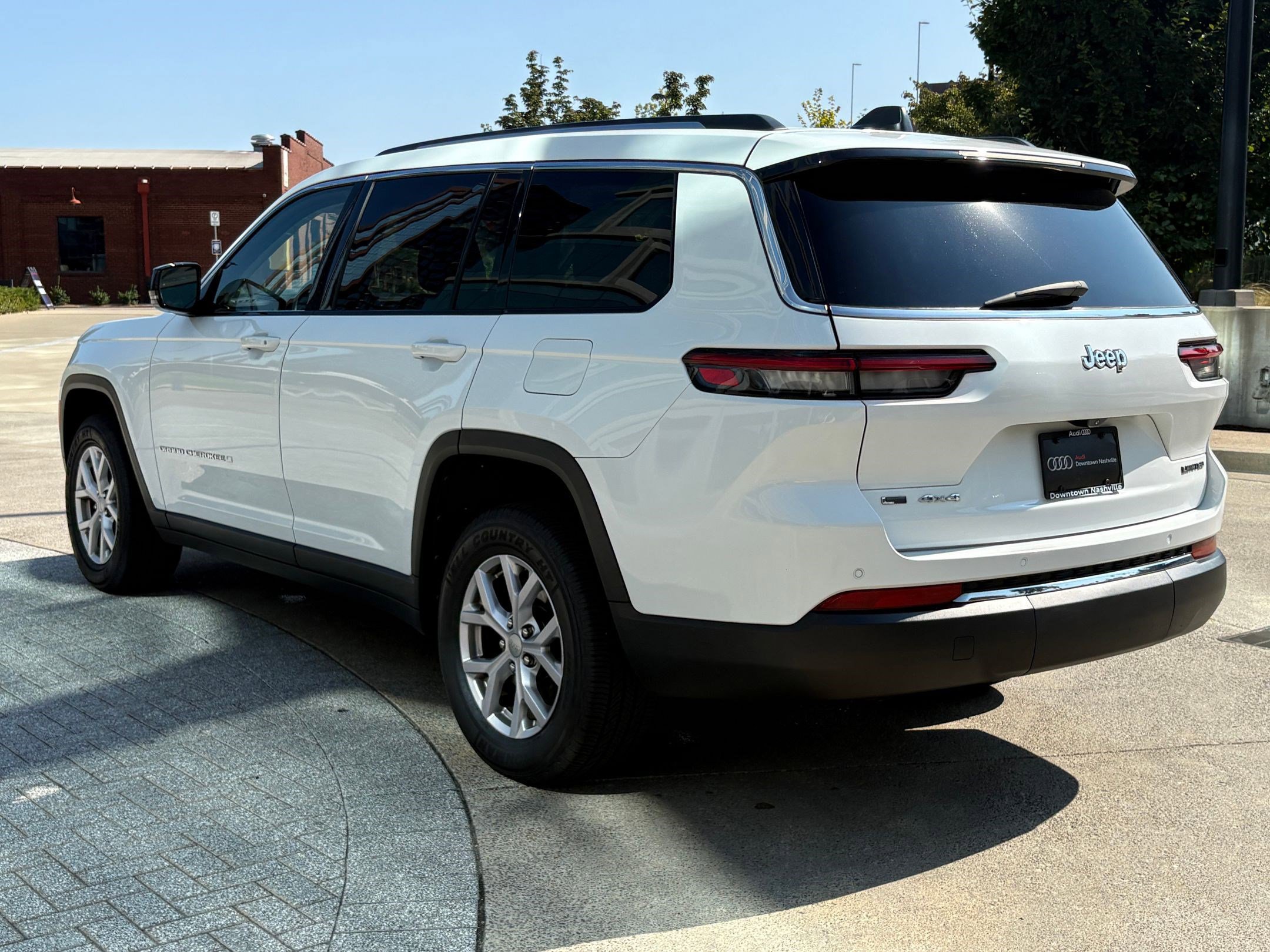 2022 Jeep Grand Cherokee Limited photo 3