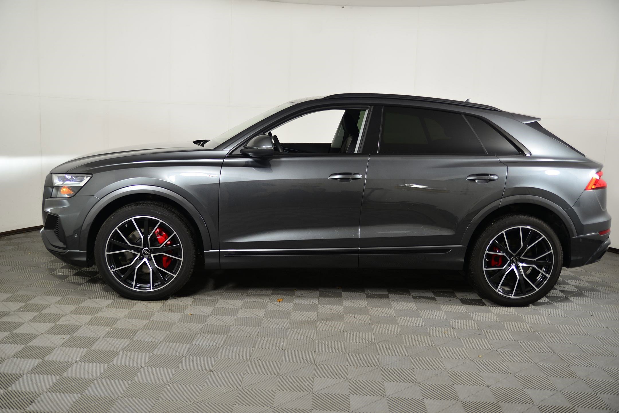 2022 Audi Q8 55 Premium Plus photo 2