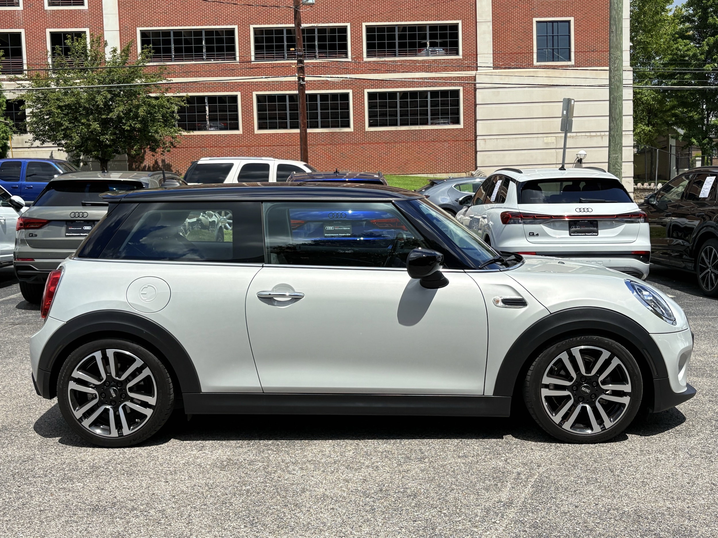 Used 2021 MINI Hardtop 2 Door SE with VIN WMWXP3C05M2N33640 for sale in Nashville, TN