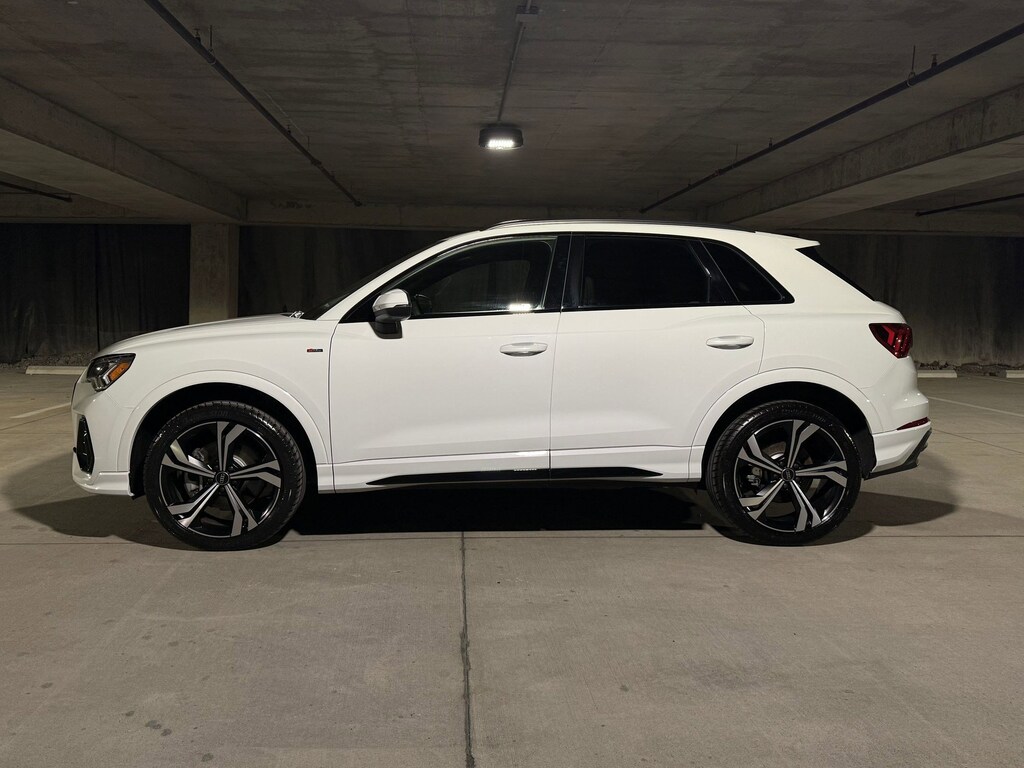 2024 Audi Q3 S line Premium Plus 45 TFSI photo 2