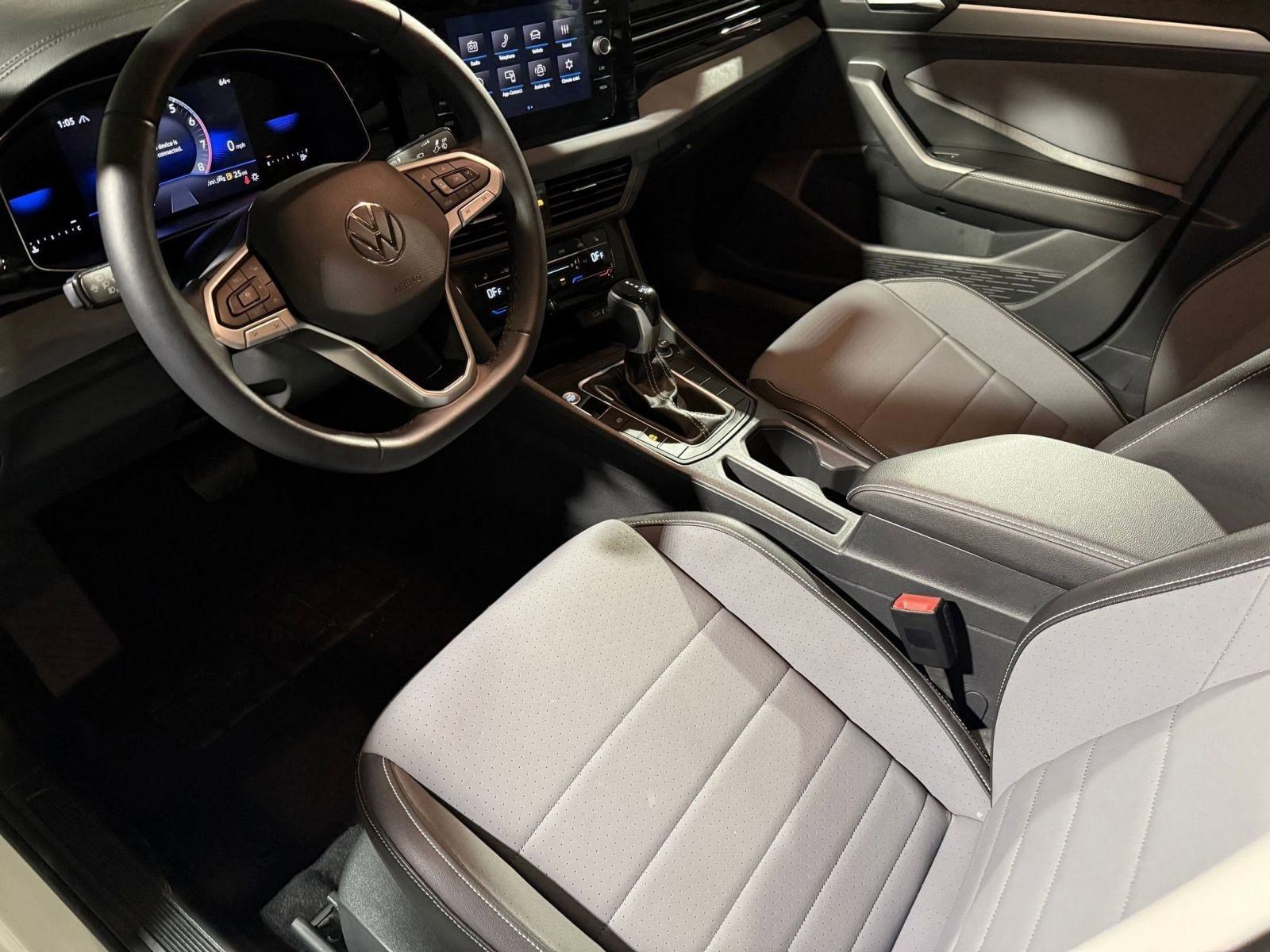 2025 Volkswagen Jetta SE photo 4
