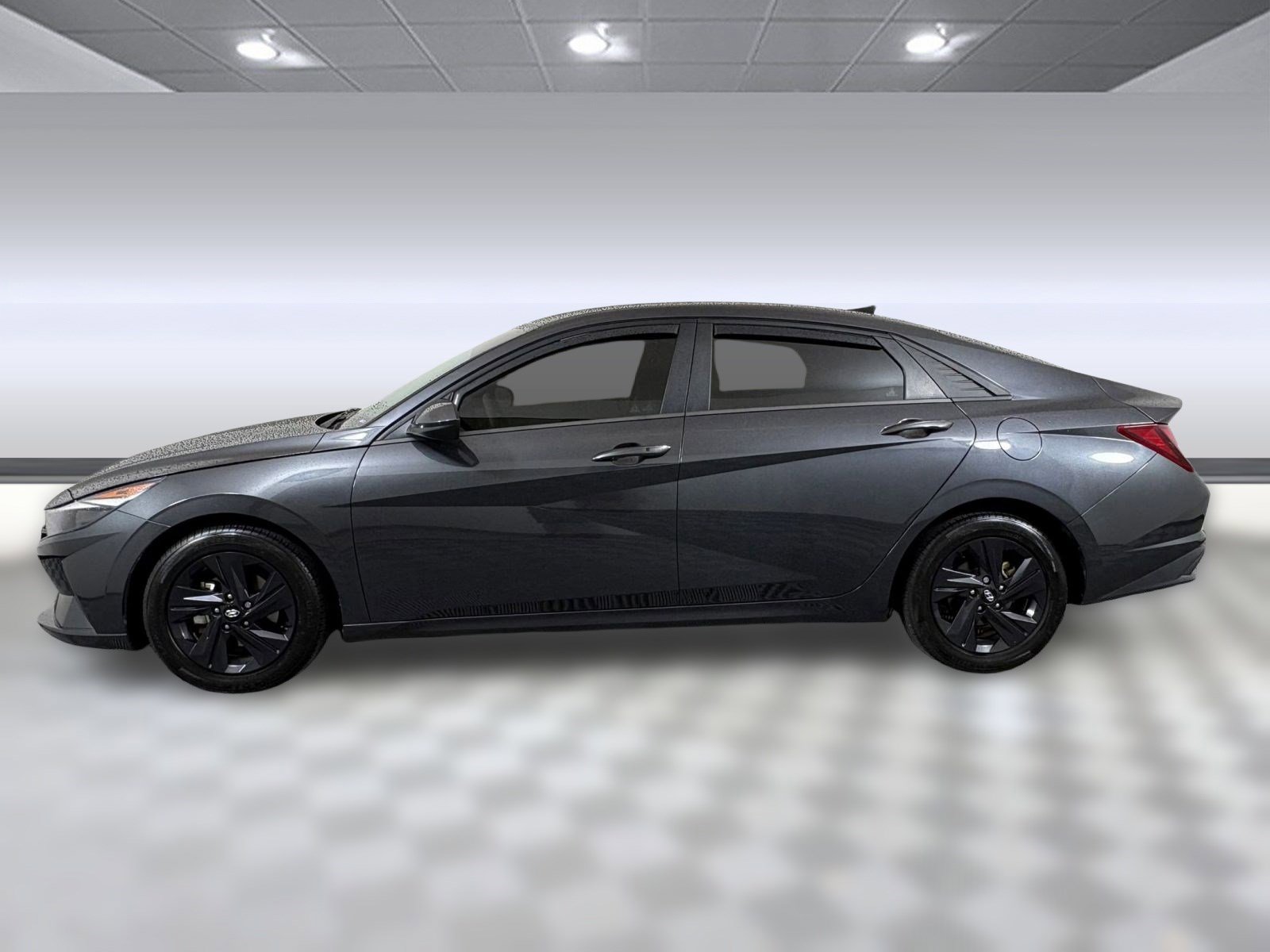 2022 Hyundai Elantra SEL photo 2