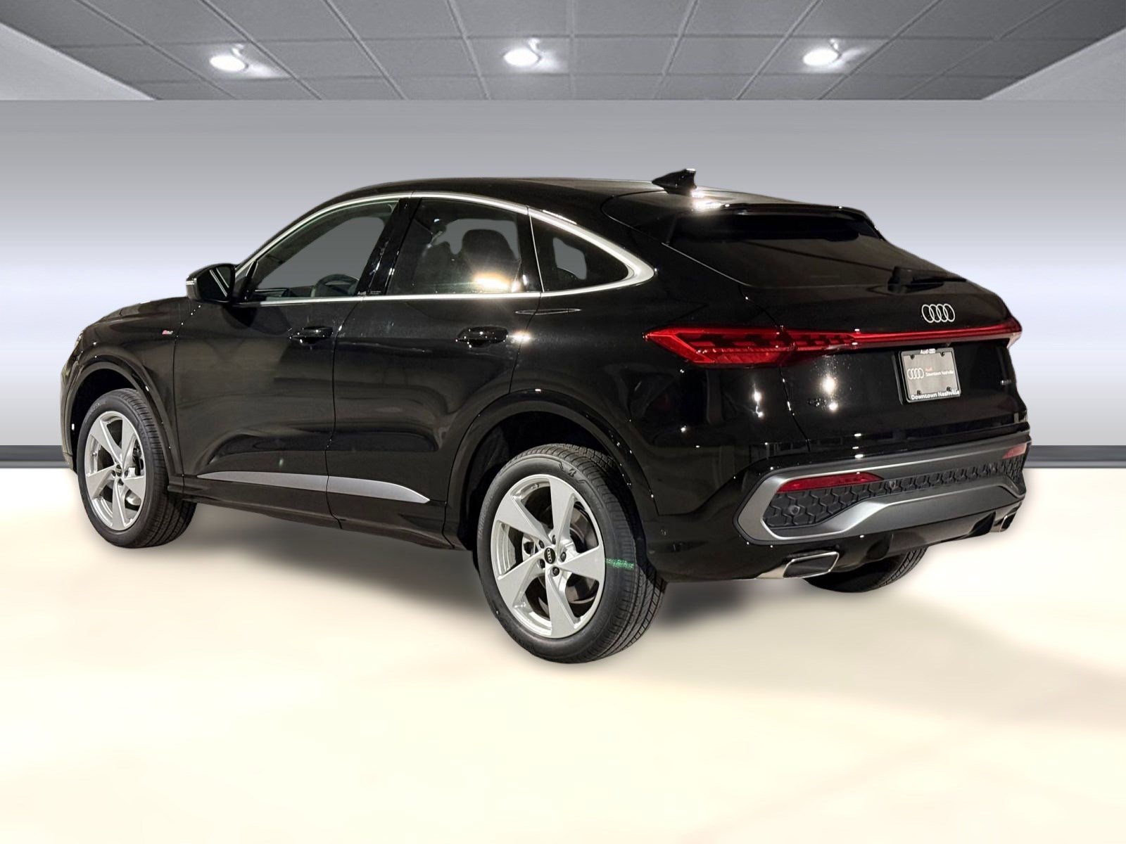 2025 Audi Q5 Sportback 2.0T Premium Plus photo 2