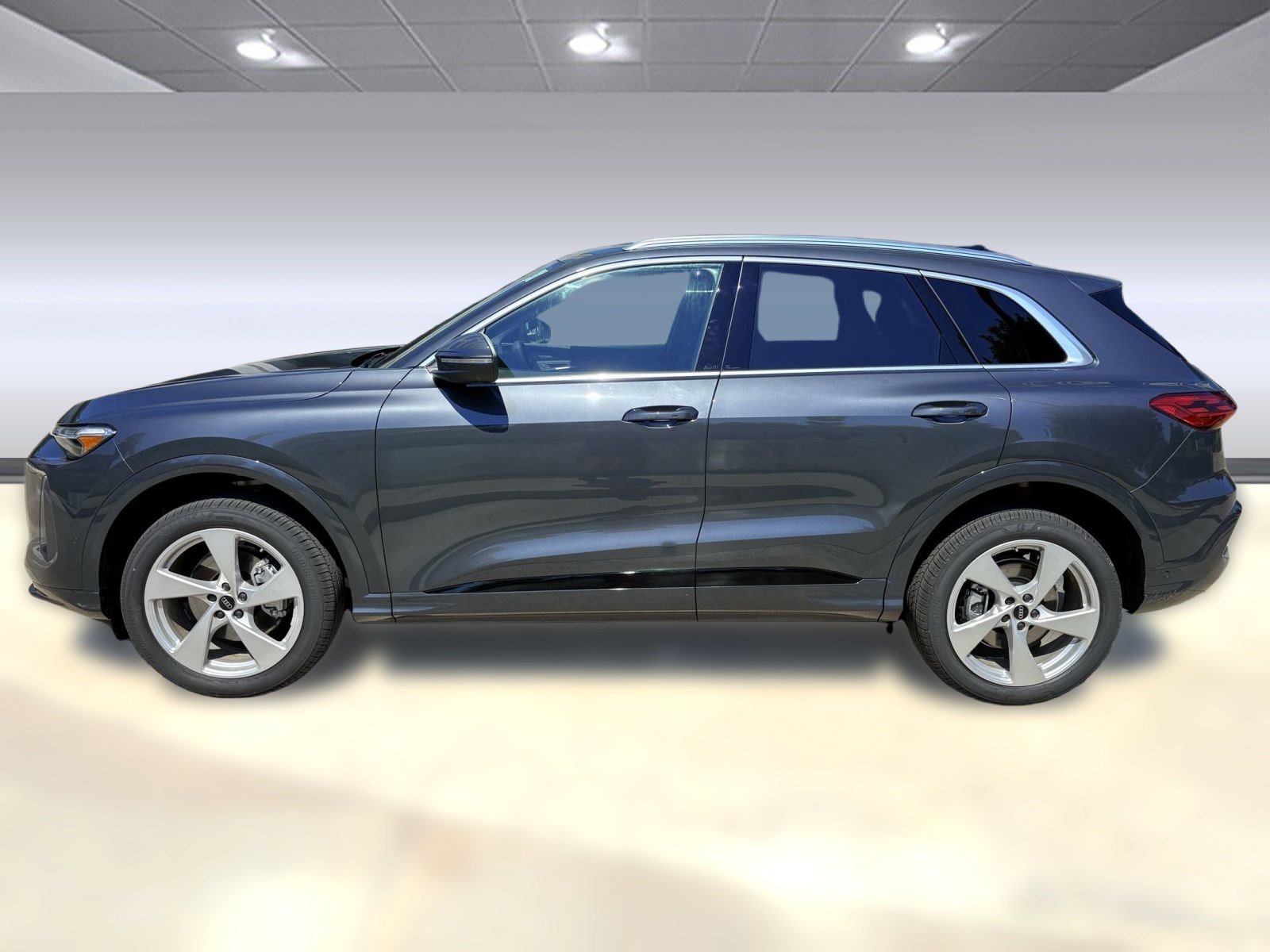 2025 Audi Q5 2.0T Premium Plus photo 2