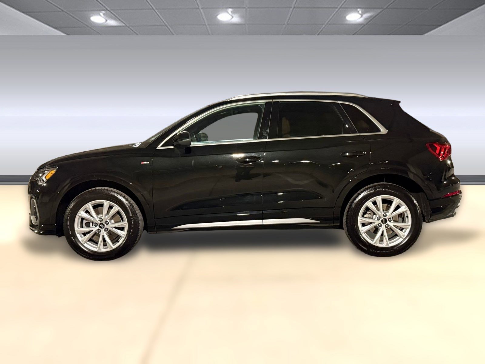 2025 Audi Q3 45 TFSI S line Premium photo 2