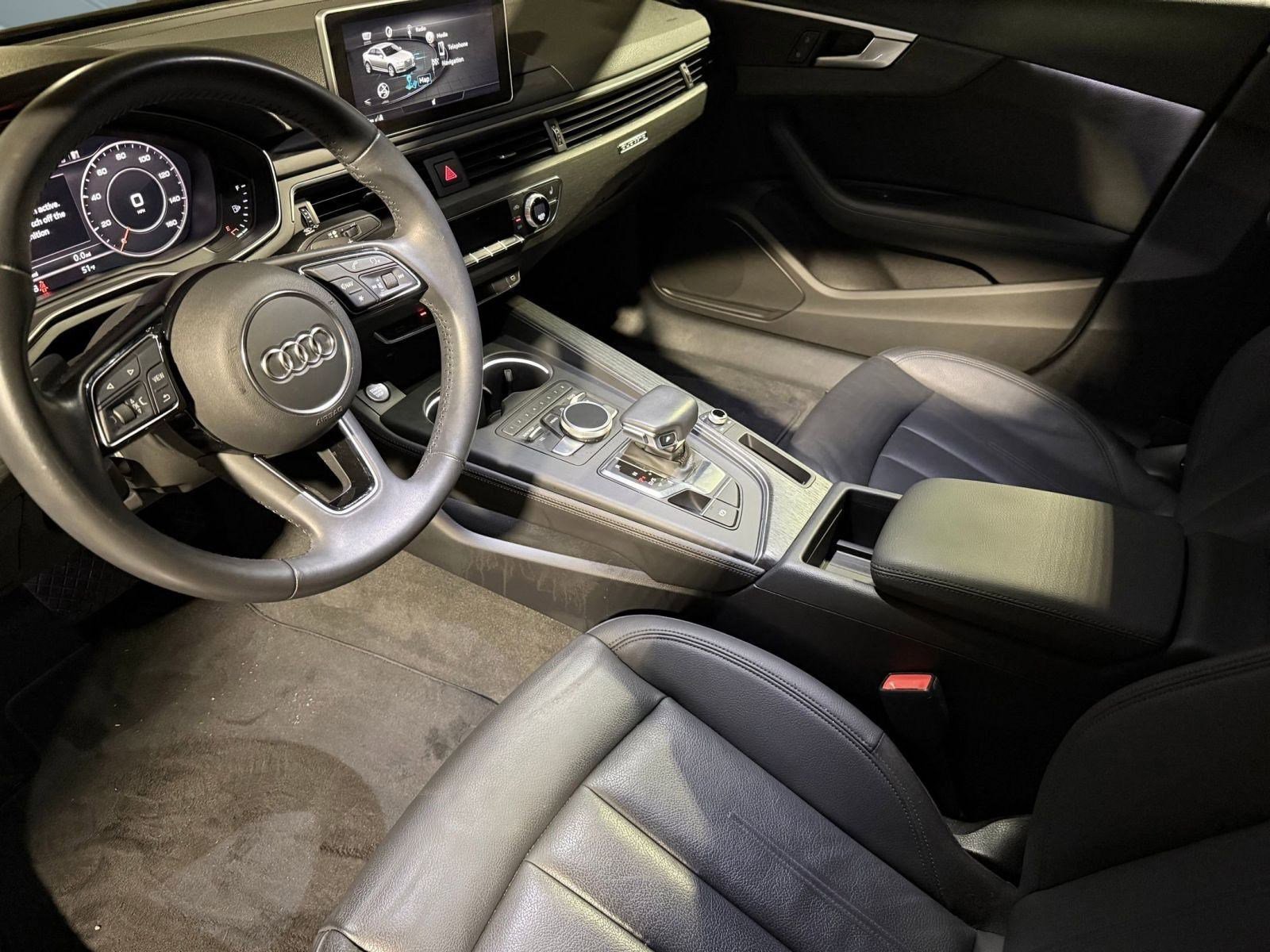 2019 Audi A4 45 TFSI Quattro Premium Plus photo 4