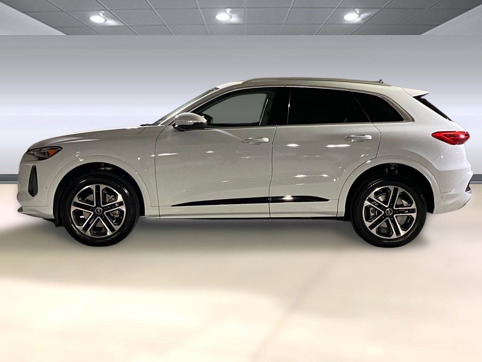 2025 Audi Q5 Premium TFSI photo 2