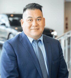 Staff member Vincent Wong from 3cdd768f3c80