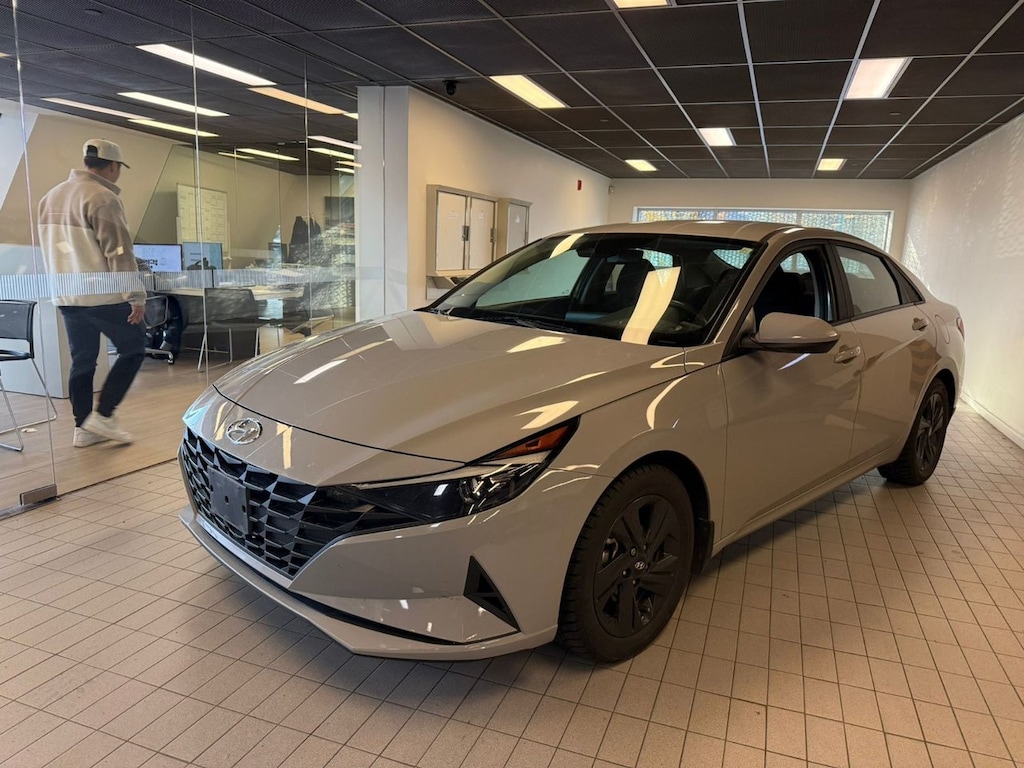 Used 2021 Hyundai Preferred IVT | Heated Cloth Seats | Apple/Android CarPlay Sedan