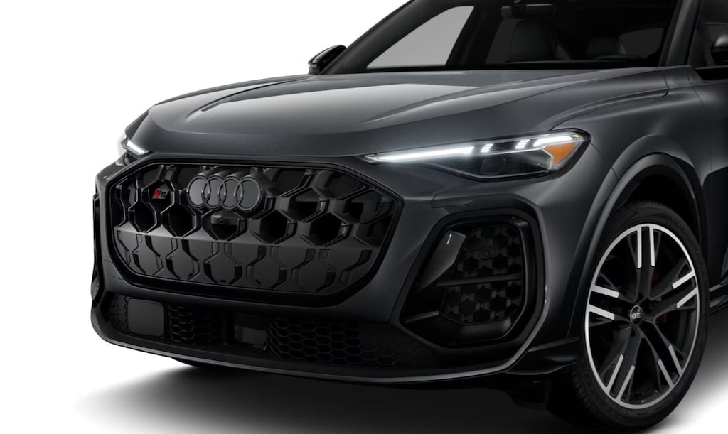 New 2025 Audi Technik Black Optics Pkg | Trailer Hitch / Hatchback