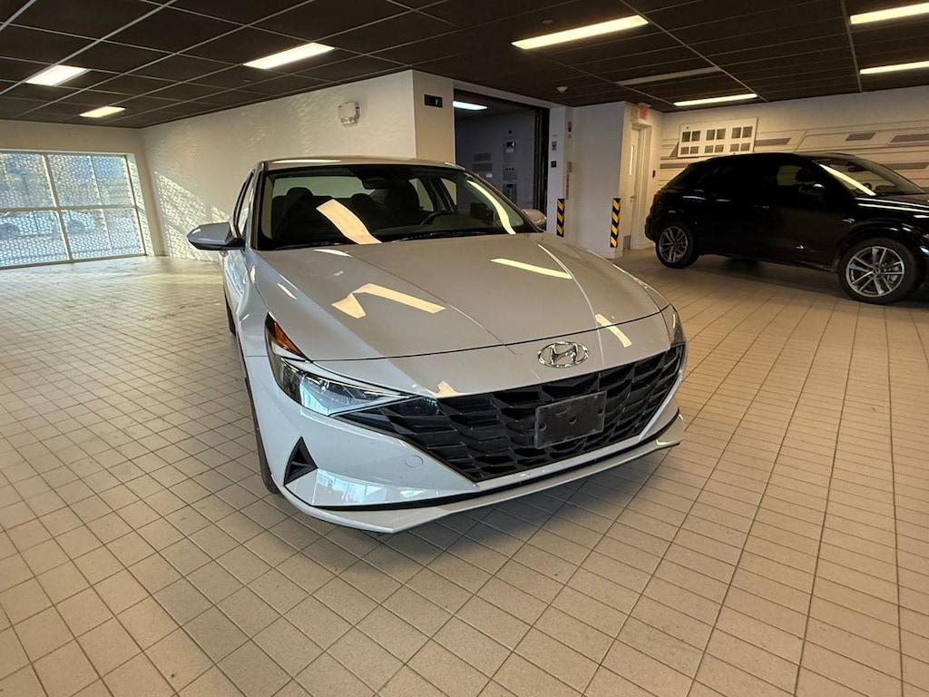 Used 2021 Hyundai Preferred IVT | Heated Cloth Seats | Apple/Android CarPlay Sedan
