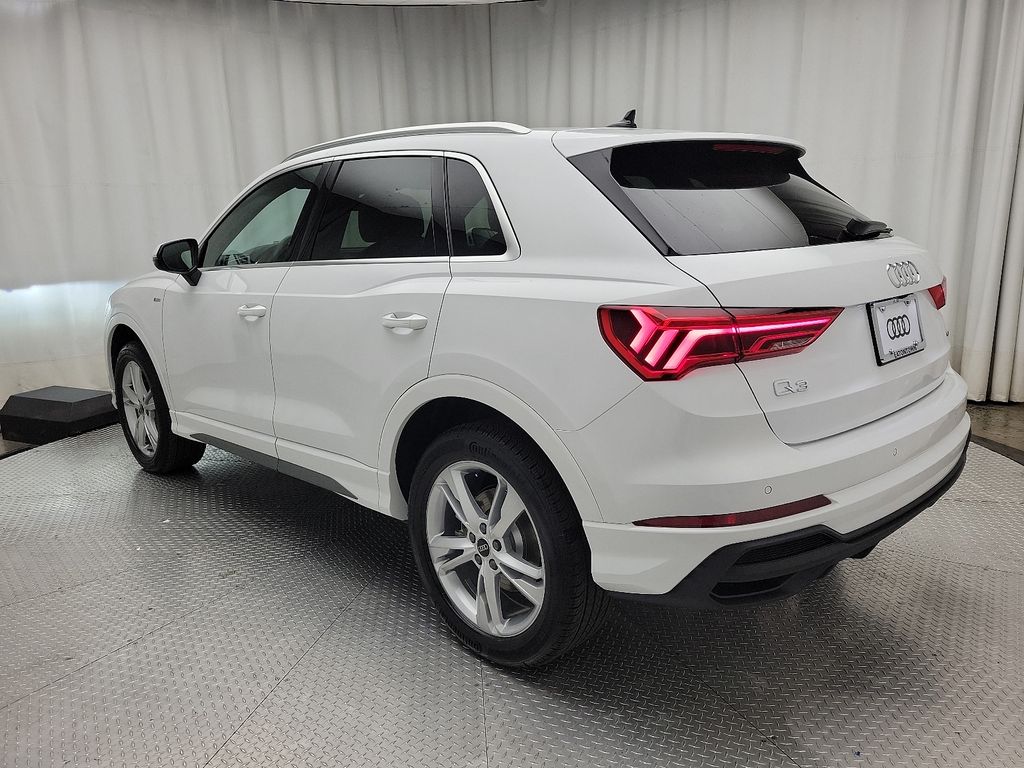 2024 Audi Q3 45 TFSI S line Premium Plus photo 4