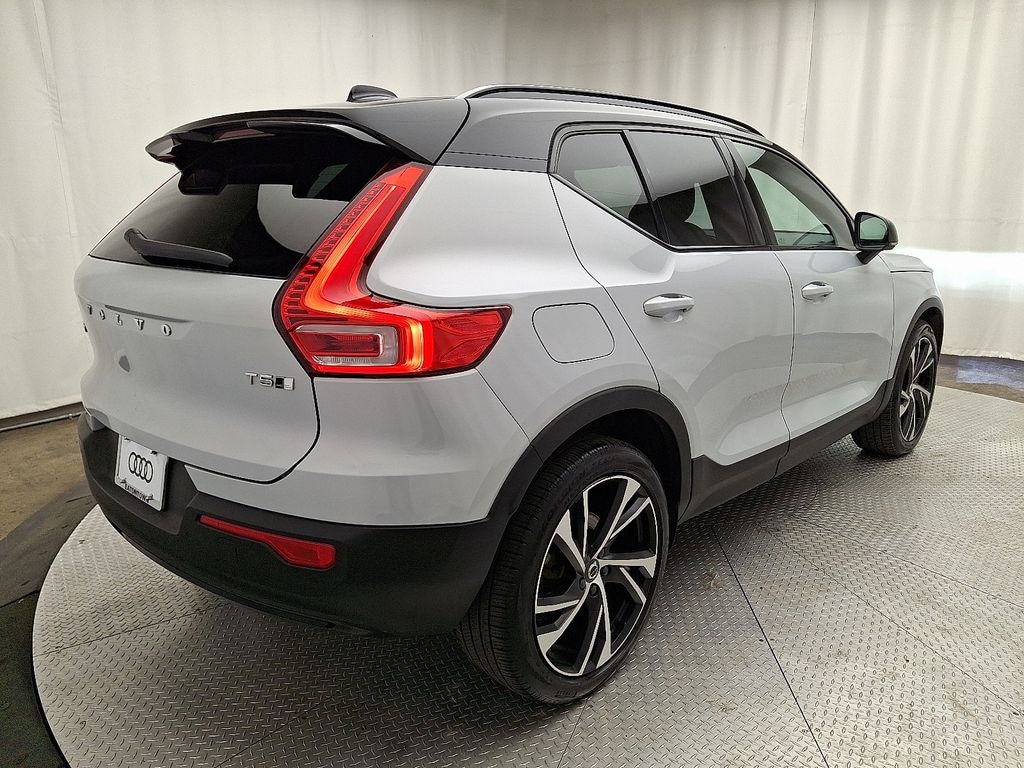 Used 2022 Volvo XC40 T5 AWD R-Design SUV