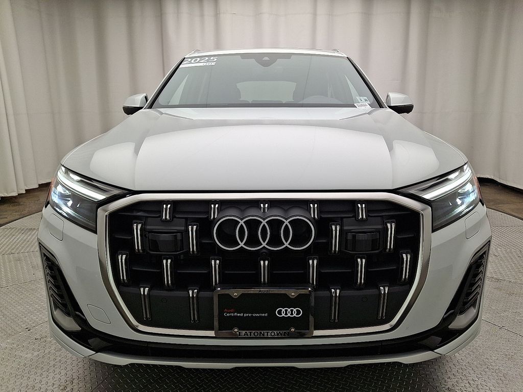 2025 Audi Q7 45 Premium photo 2