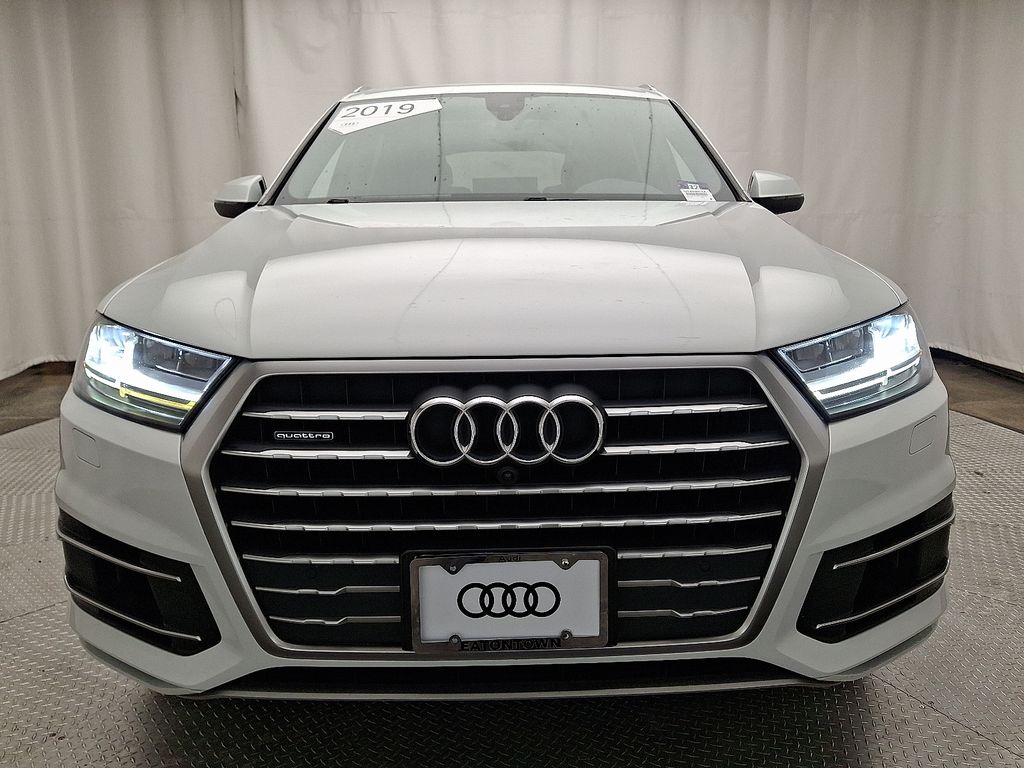 Used 2019 Audi Q7 SE Premium with VIN WA1AAAF77KD046863 for sale in Eatontown, NJ
