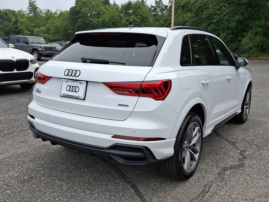 2025 Audi Q3 45 TFSI S line Premium photo 3