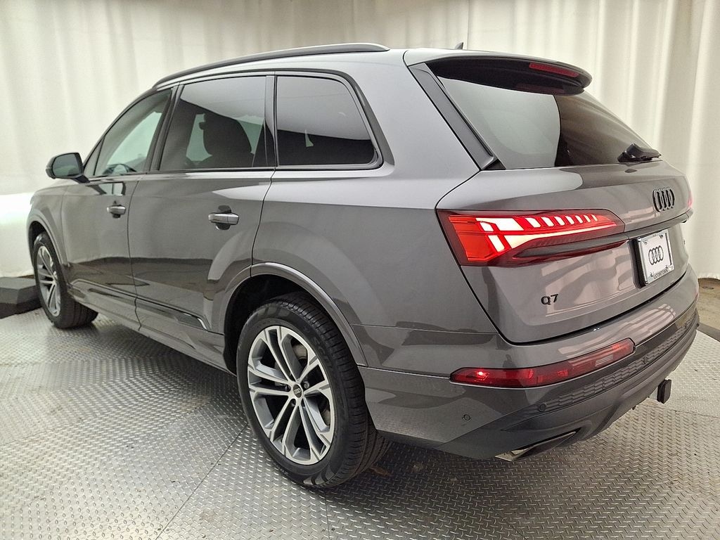 New 2026 Audi Q7 45 Premium SUV