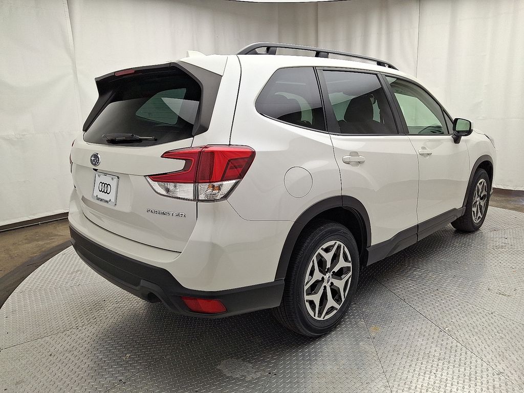 2023 Subaru Forester Premium photo 2
