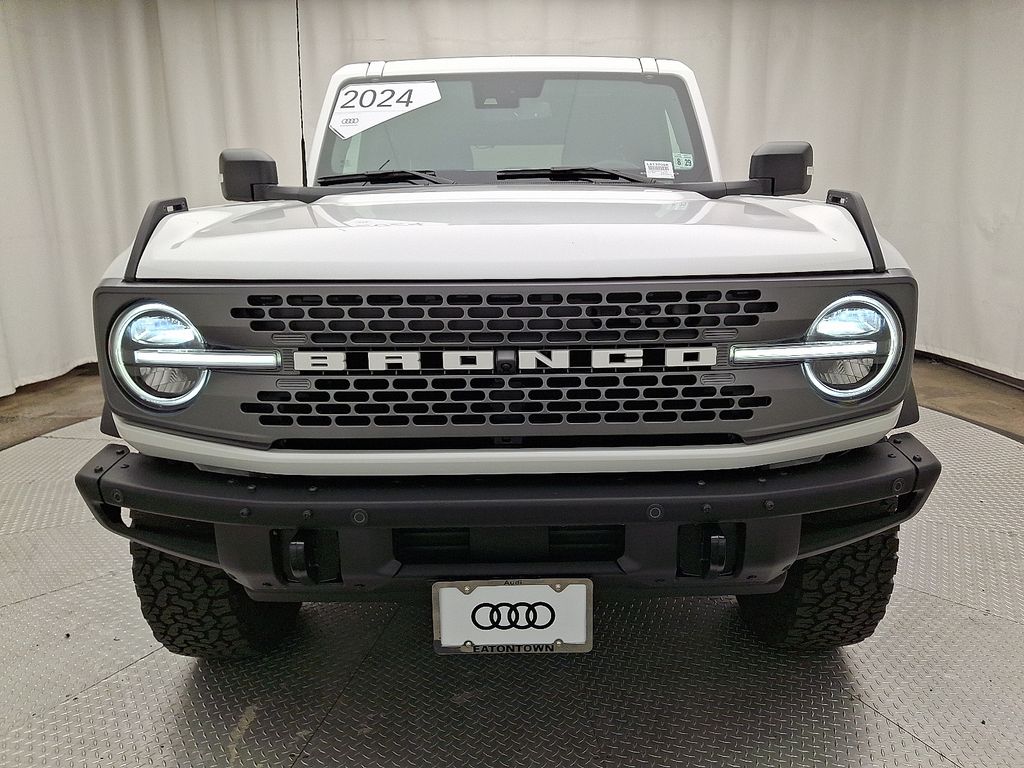 2024 Ford Bronco Badlands photo 2
