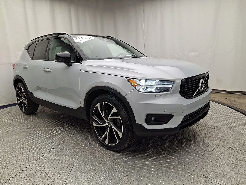 Used 2022 Volvo XC40 T5 AWD R-Design SUV