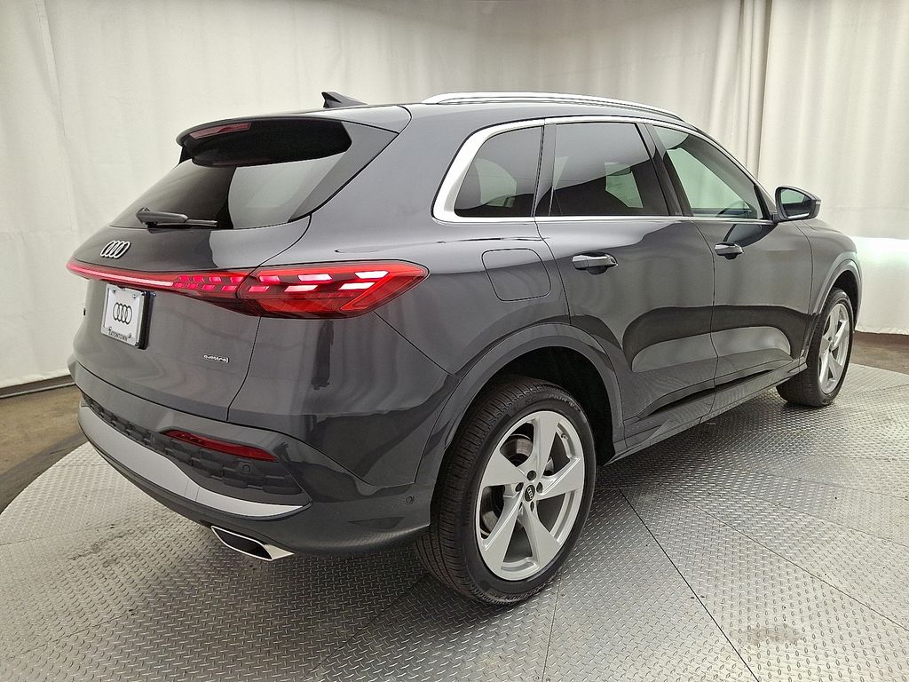 2025 Audi Q5 2.0T Premium Plus photo 3