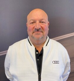 Staff member Frank Merlino from ID_fd784cefef76
