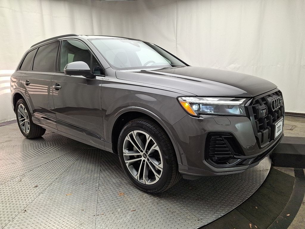 New 2026 Audi Q7 45 Premium SUV