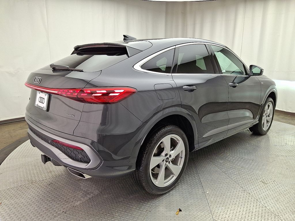 2025 Audi Q5 2.0T Premium Plus photo 3