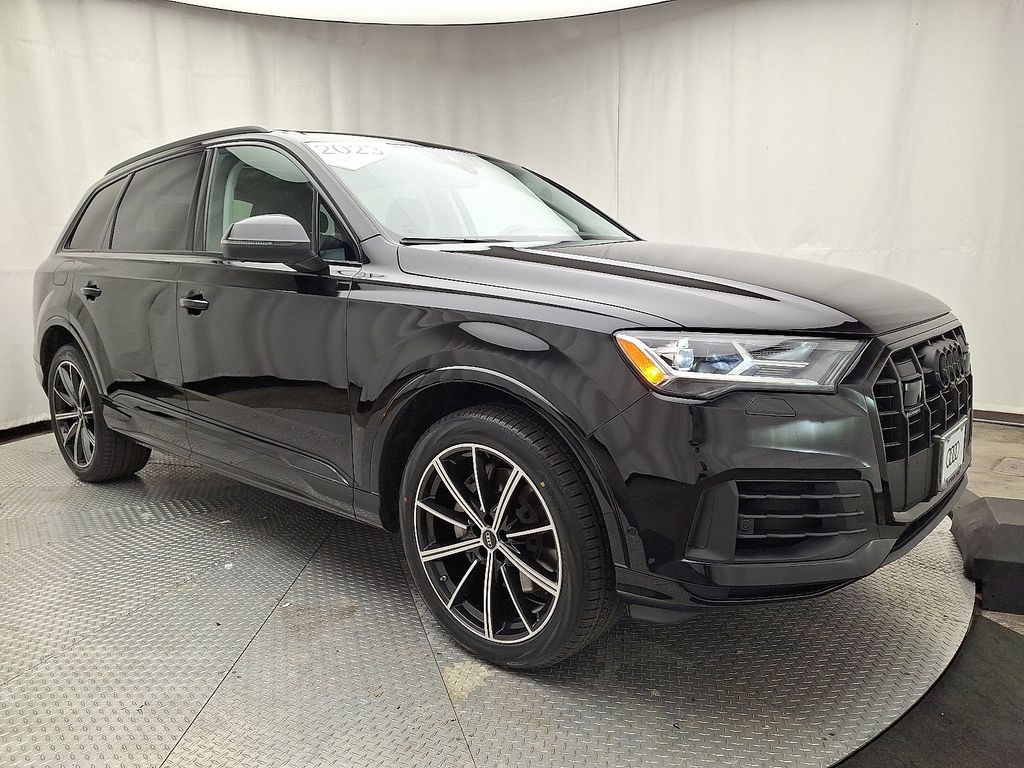 2023 Audi Q7 55 Premium Plus photo 3