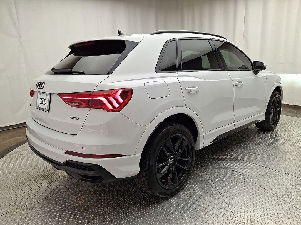2022 Audi Q3 S line Premium Plus photo 4