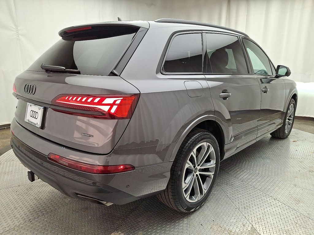 New 2026 Audi Q7 45 Premium SUV