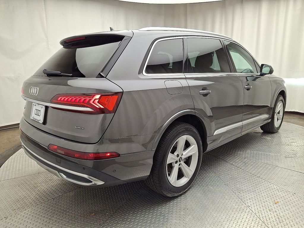2021 Audi Q7 45 Premium photo 3