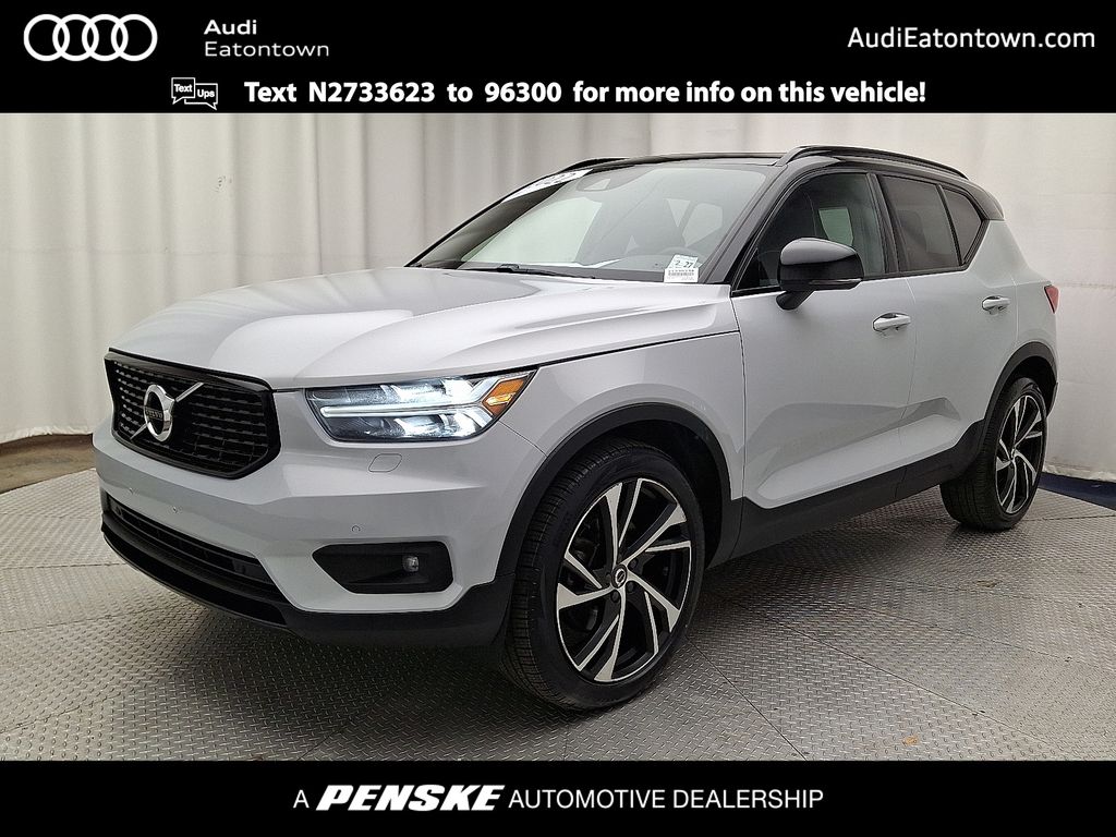 2022 Volvo XC40 R-Design