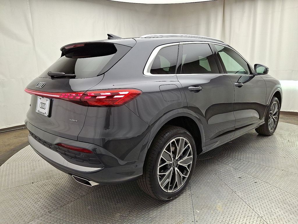 2025 Audi Q5 2.0T Premium Plus photo 3